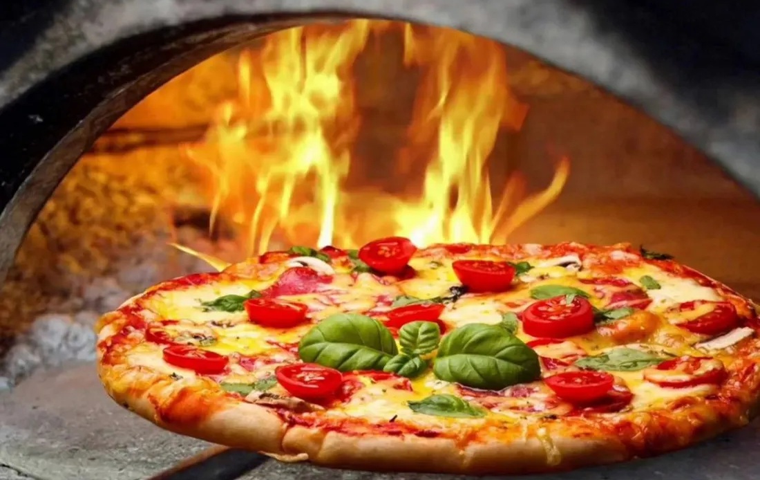 Wood-fired pizza oven (Firebrick & Stone project photo)